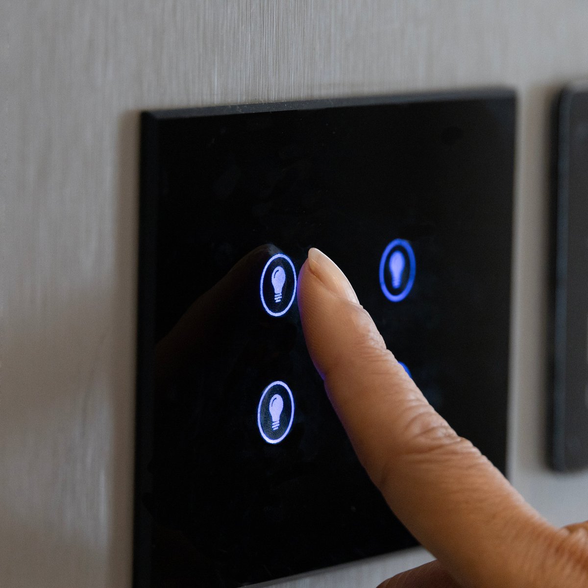 Panel táctil de control inteligente para automatización de iluminación