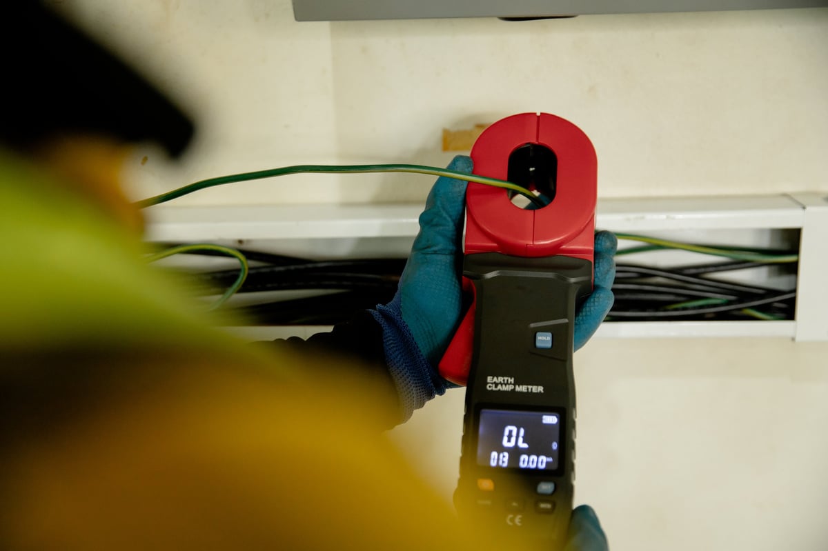 Telurómetro con electrodos de medición